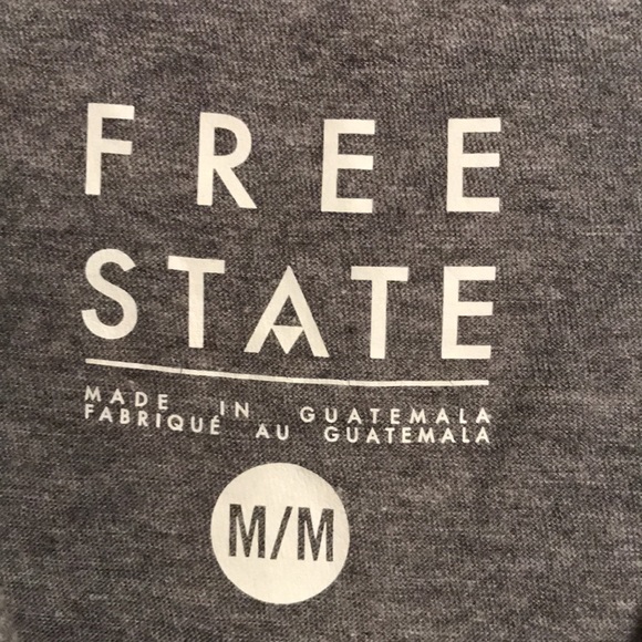 NWT Heathered Grey Free State Floral/Camo Tee. Size M - Picture 5 of 8